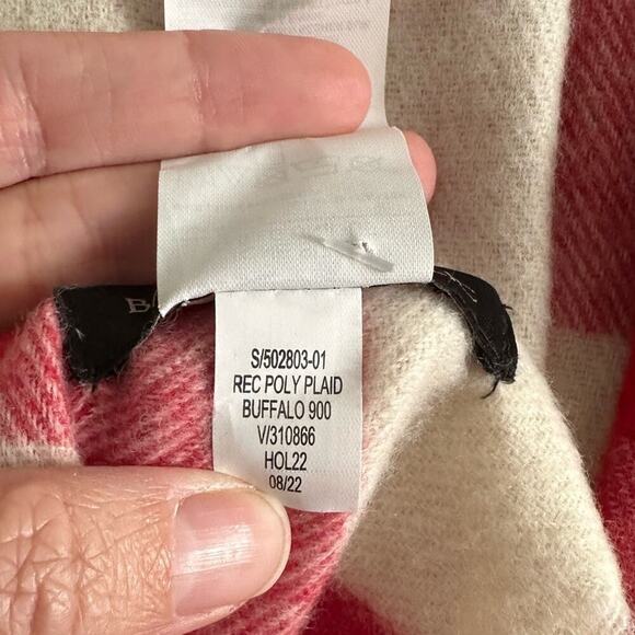 BR Buffalo Plaid Scarf NWT New Red and White Very Soft Fringe Hems - Picture 4 of 6